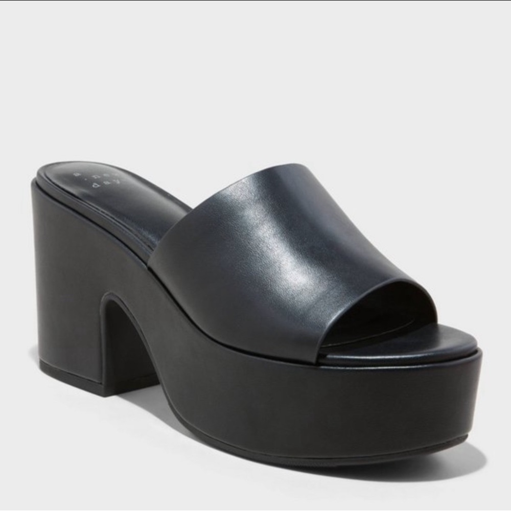 Black platform Sandals